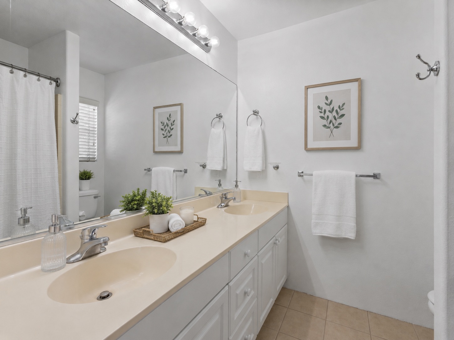 Primary bath with double vanity and shower-tub